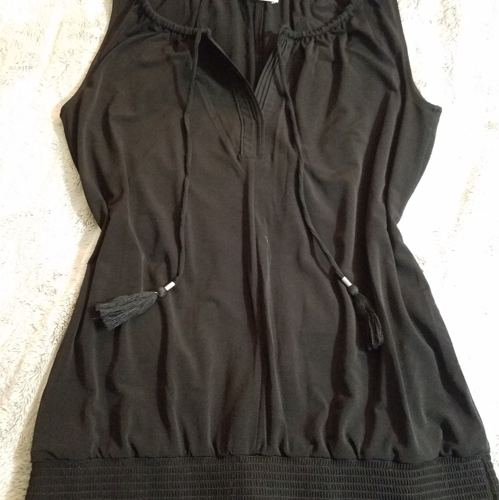 ⬇️CARMEN MARC Dressy soft tank